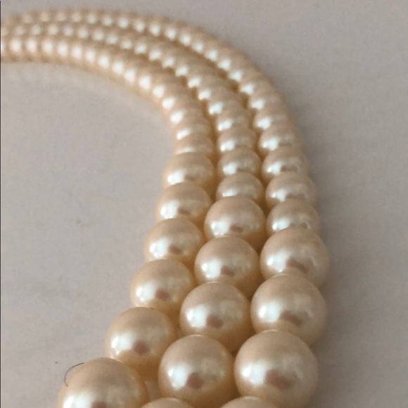 VINTAGE PEARL 3 STRAND IVORY PEARL NECKLACE - Picture 7 of 8